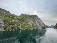 Wir fahren in den Trollfjord hinein