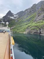 Wir fahren in den Trollfjord hinein