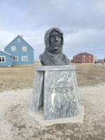 Spitzbergen -  Ny Alesund - Roald Amundsen Denkmal