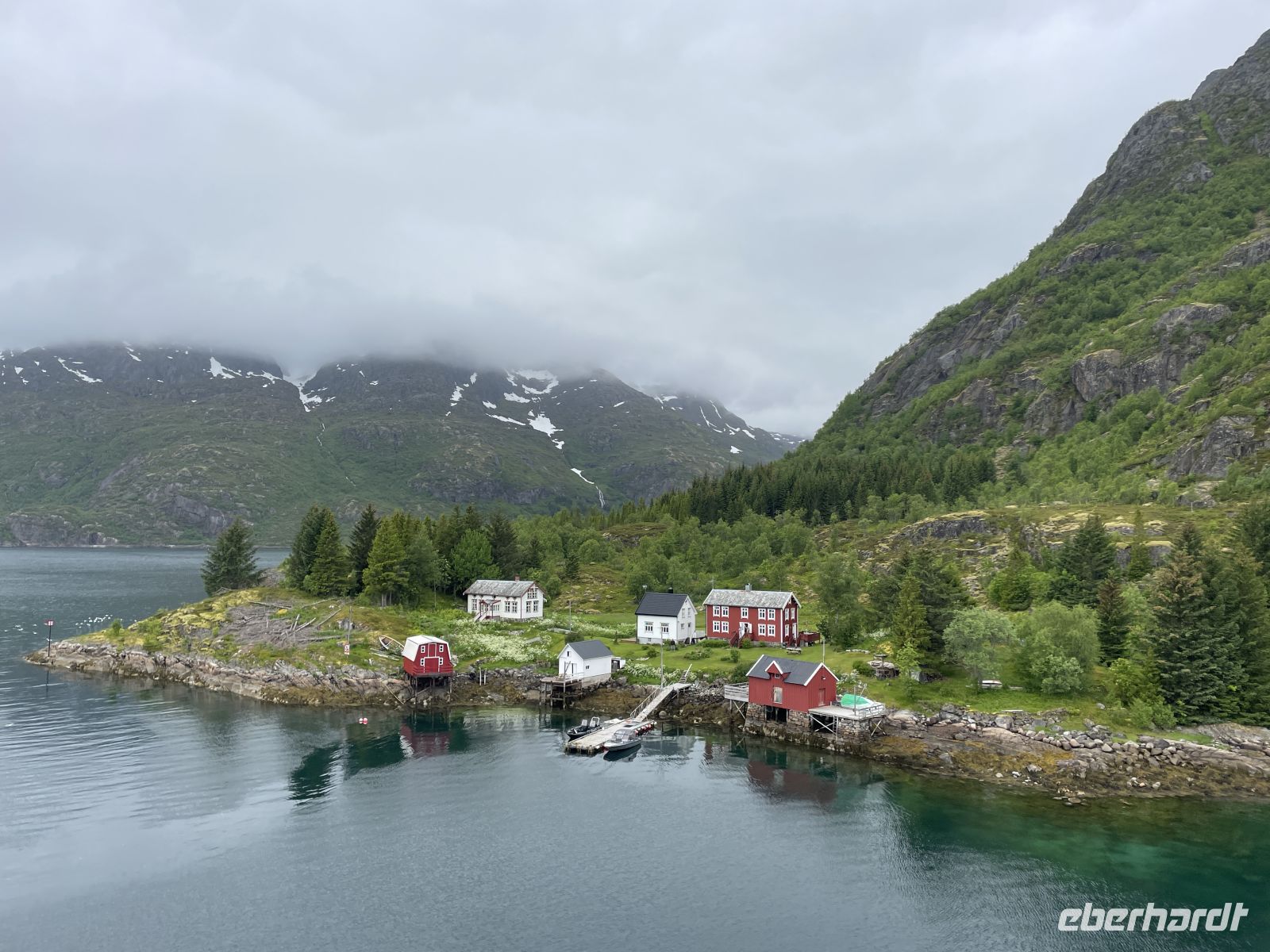 Wir durchfahren die Meeresenge Raftsundet 