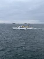 Gegen 22:30Uhr fahren wir an der historischen Yacht der Königsfamilie vorbei