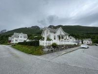 Rundgang durch das kleine Dorf Sæbø 