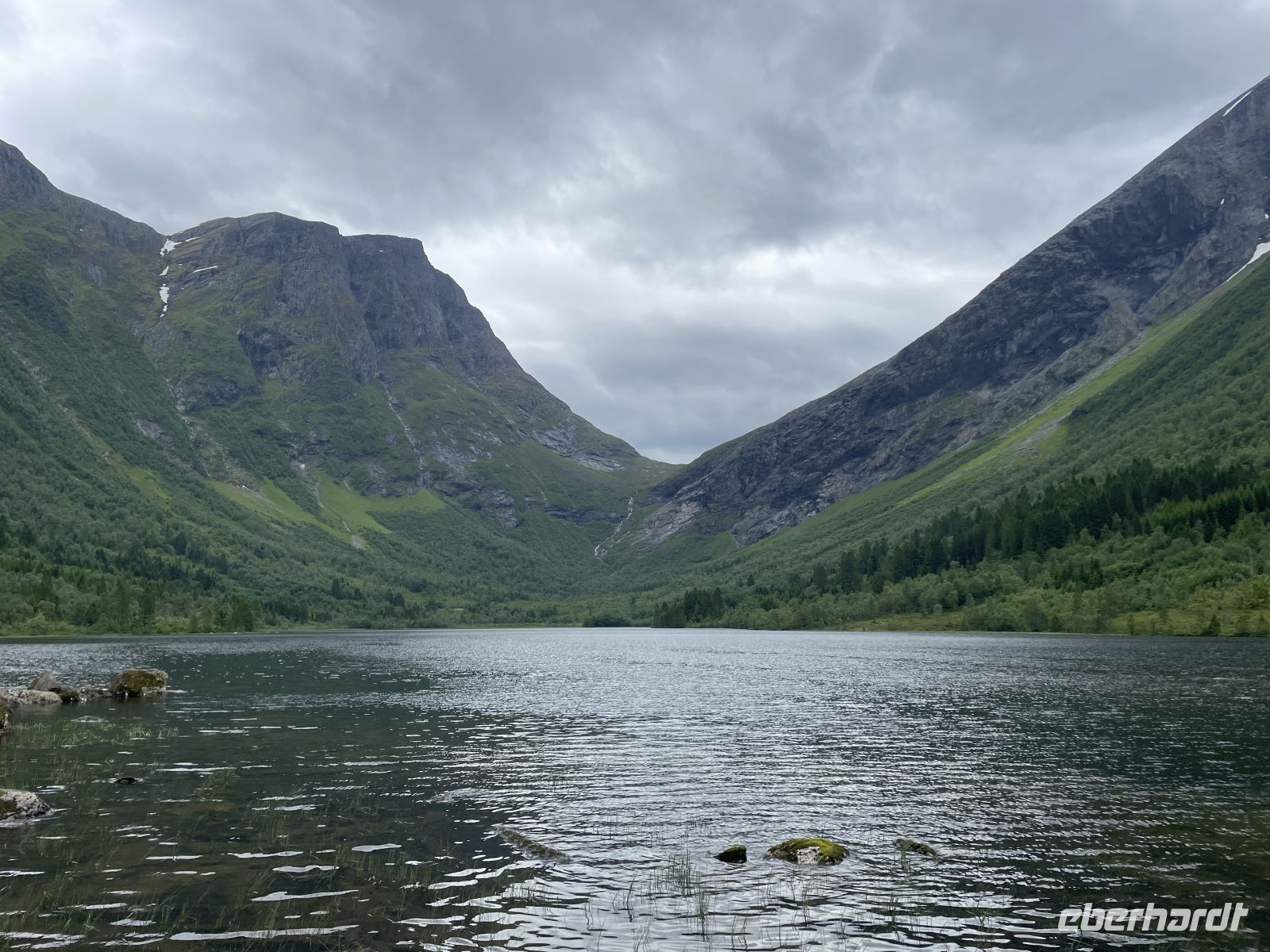 Fotostopp am Bergsee Kvanndalsvatnet 
