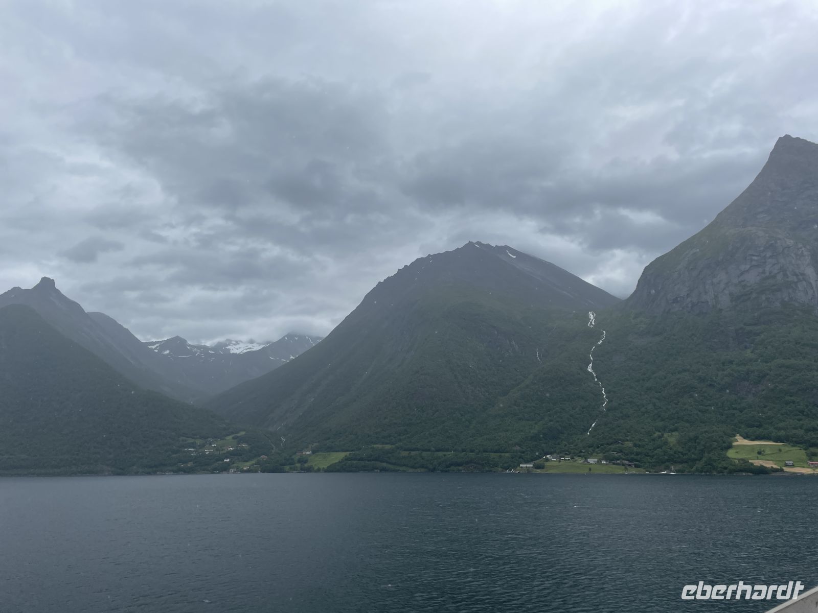 Fotostopp am Bergsee Kvanndalsvatnet 