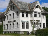 Einst mondän, heute leider verlassen.... Grand Hotel in Hellesylt