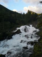 Geirangelva in Abenddämmerung 