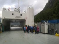 Wir wandern in den Schlund der Fähre