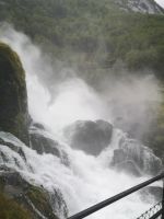 Die Dusche von Briksdalsbreen..