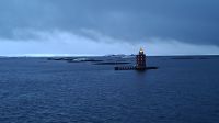 Hurtigruten-Kreuzfahrt // Interessenpunkt: Kjeungskjær Leuchtturm