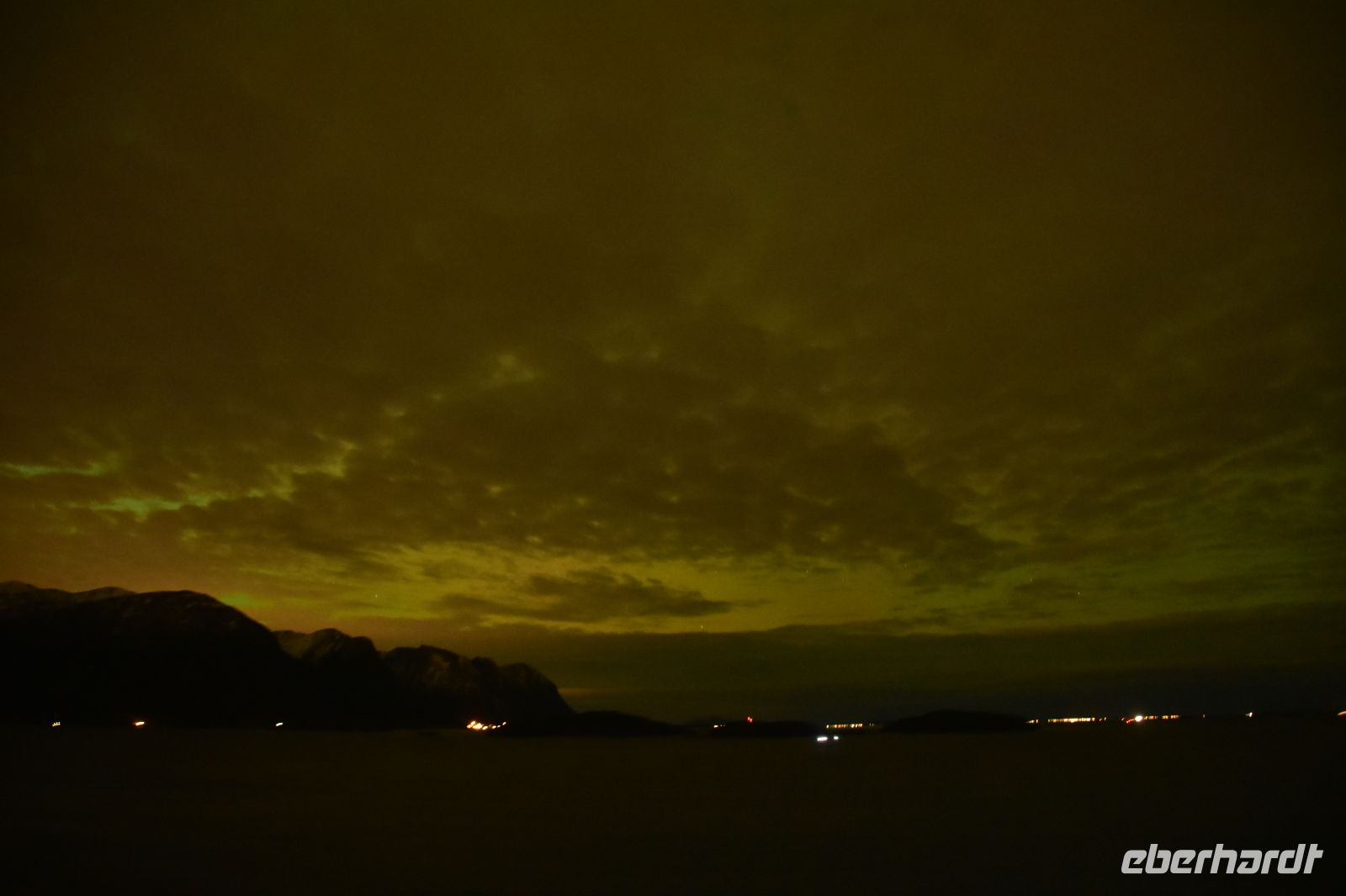 Während in Deutschland die Polarlicht-Sichtungen explodieren, haben wir bedeckten Himmel... unsere Zeit wird kommen! :-)
