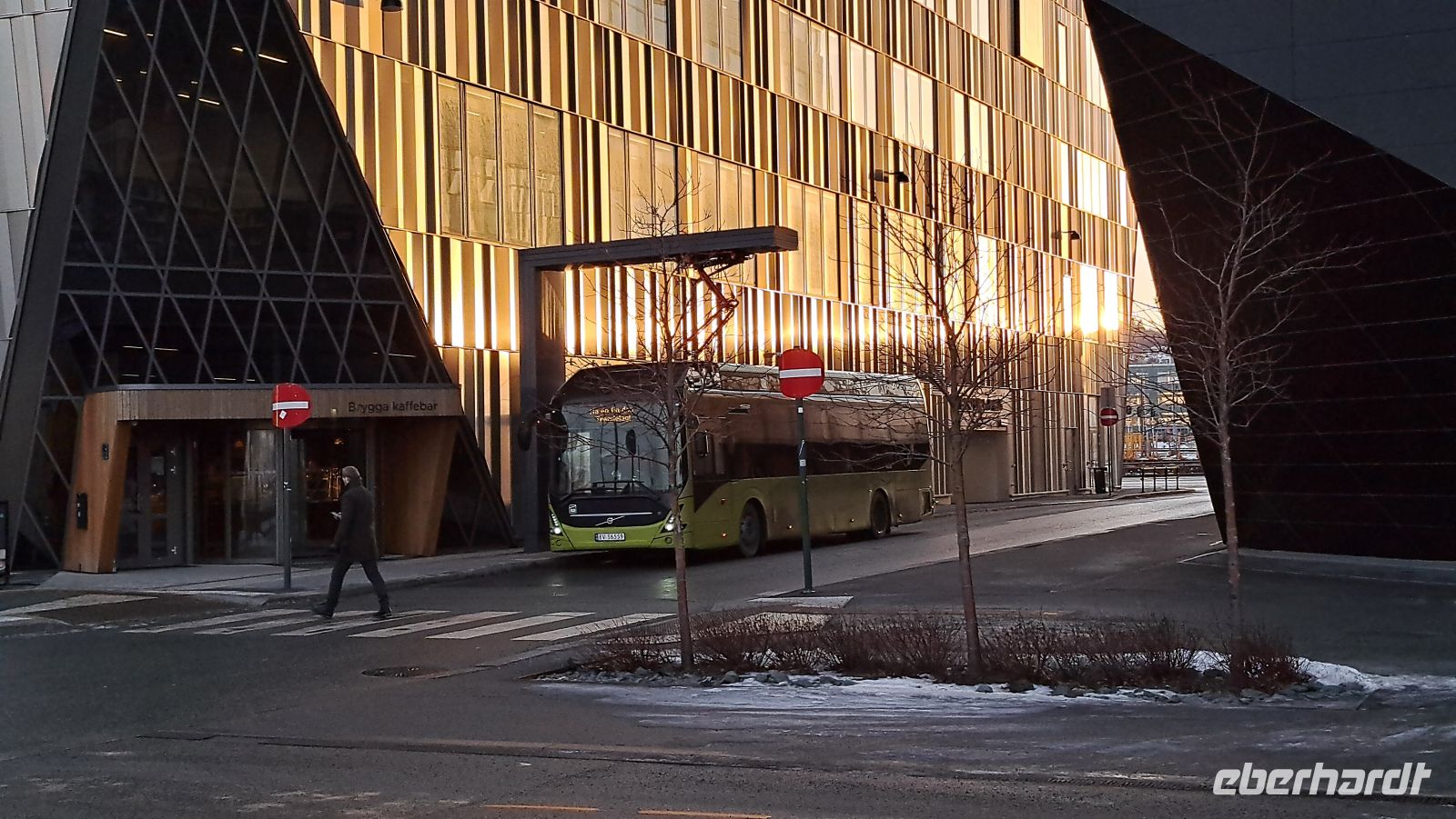 Trondheim - E-Busse werden an der Endstation geladen