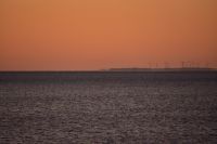 Fata Morgana - Fliegende Inseln - durch Lichtspiegelung über der Wasseroberfläche