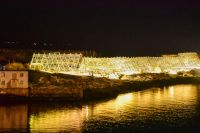 Svolvær - Hauptort der Lofoten - Trockengestelle des Stockfisch
