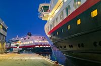 Zwei Schwestern im Hafen - M/S Trollfjord (Signature Reise Nordkapp-Express) und Kystrute M/S Midnatsol