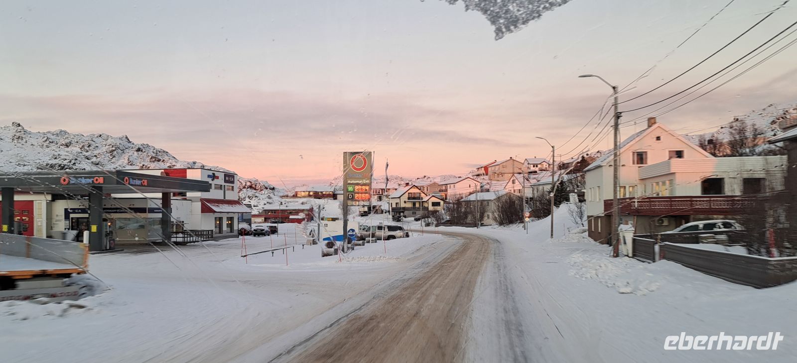 Honningsvåg - die Tankstelle steht exakt auf dem 71. nördlichen Breitengrad