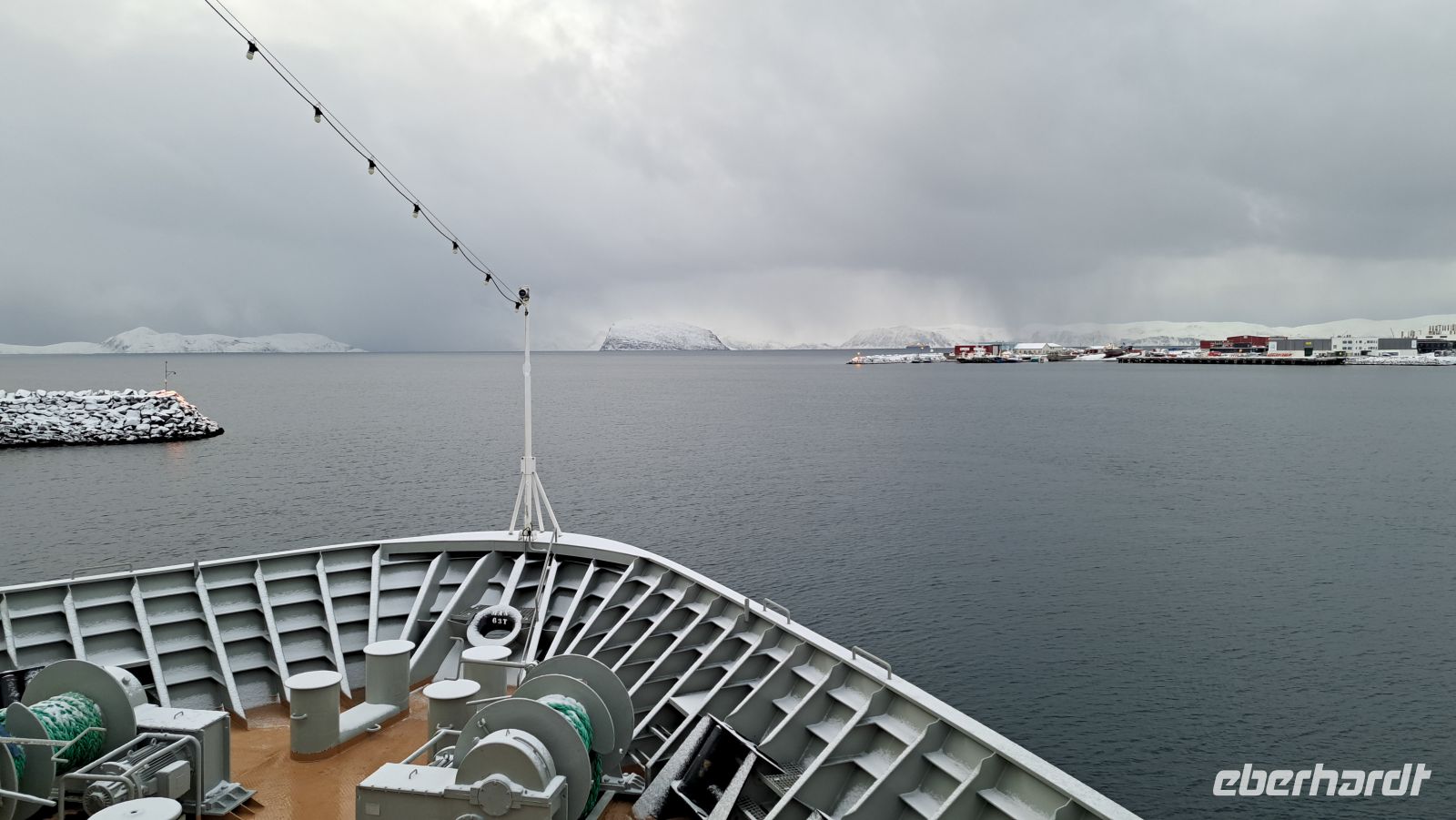 Hammerfest - Håja - eine der größten Gesteinsblöcke der Welt - der Block wurde durch Gletscher an diese Stelle transportiert (295 m hoch - 