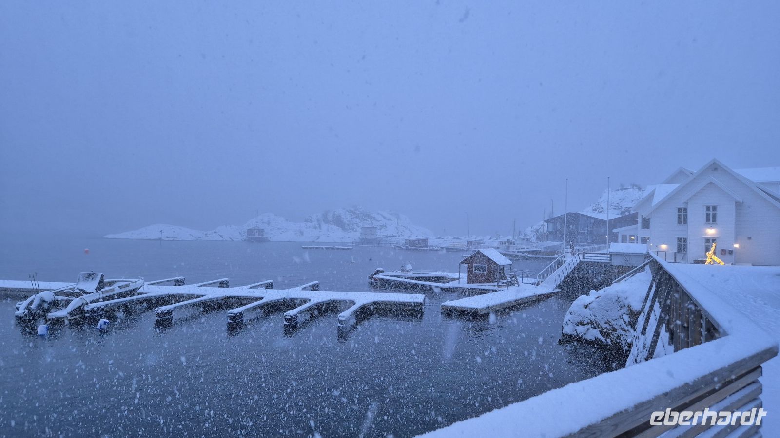 Hamn I Senja im Schneesturm