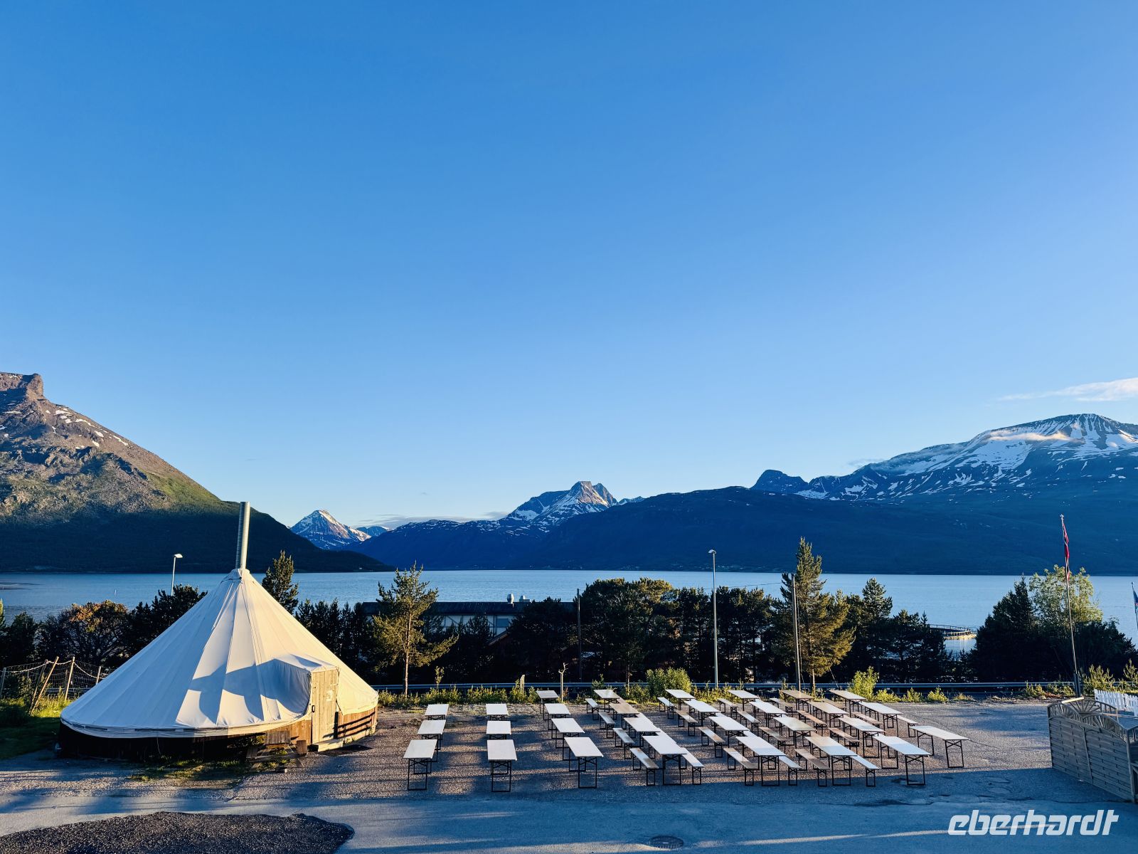 7. Tag - 23 Uhr am Lyngenfjord, Norwegen  &ndash; &copy;  (Eberhardt TRAVEL)