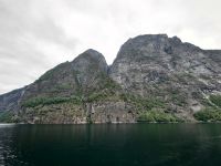 Tief ist das Wasser, hoch sind die Berge - Geiranger Fjord &ndash; &copy; Marta Rass (Eberhardt TRAVEL)