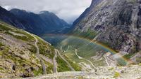 259 Auf den Aussichten der Trollstige