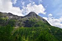 390 Die Berge um den Bojabreen