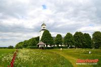 Runenstein und Kirche von Rök