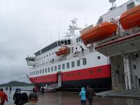 das Hurtigrutenschiff 