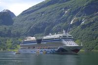 Kreuzfahrtschiff in Geiranger