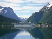 Kreuzfahrtschiff in Andalsnes