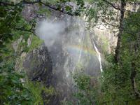 Vöringfossen mit Regenbogen