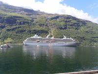 Kreuzfahrtschiff in Geiranger