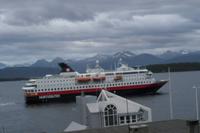 Hurtigrutenschiff in Molde