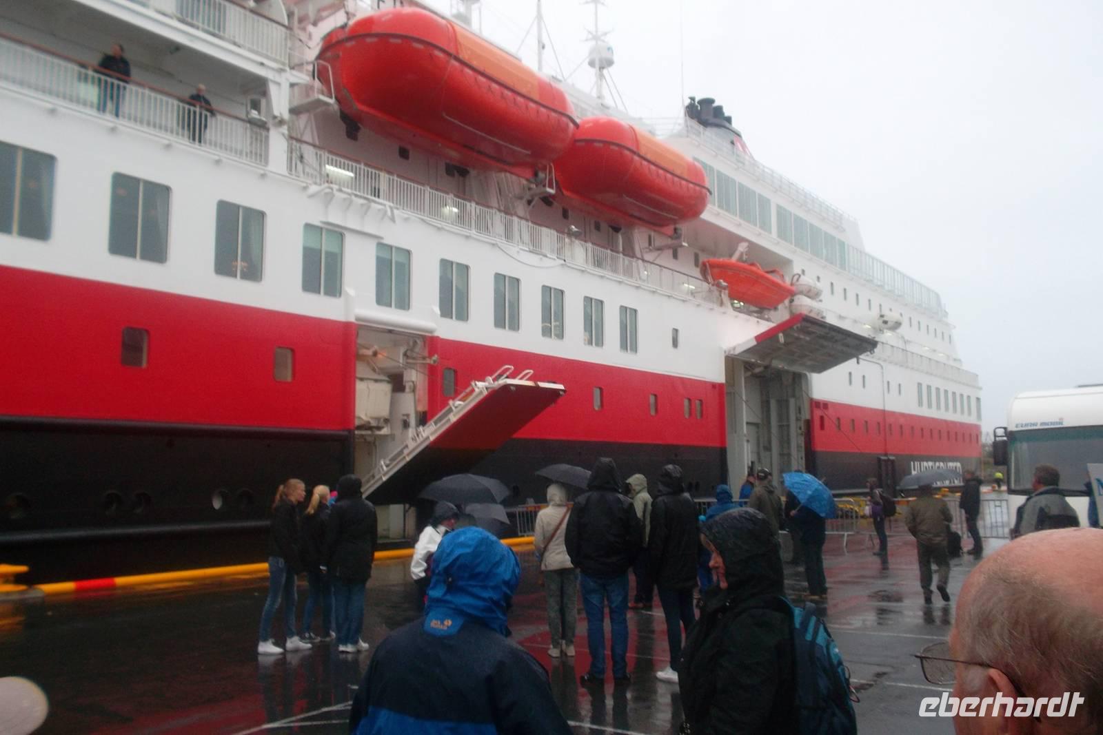 Gleich strömen die Passagiere von Bord