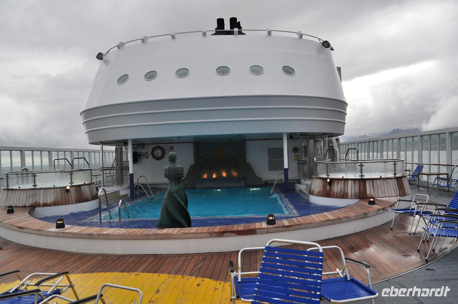 Mit den Hurtigruten und der MS Finnmarken in den Trollfjord
