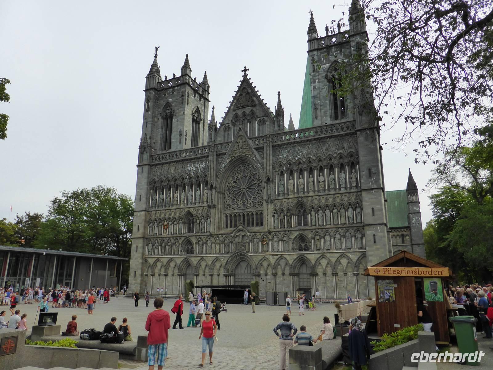 Die Westfassade des Nidaros-Domes