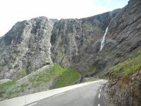 11 Haarnadelkehren sind zu fahren