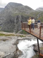 moderne Aussichtsplattformen führen uns ganz nah ran