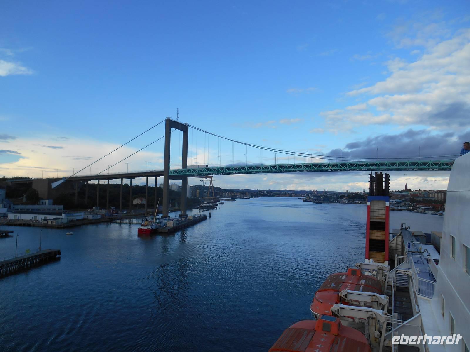 Göteborg (Fahrt durch die Alvsborgsbrücke)