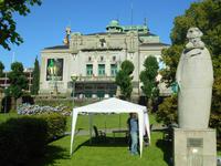 Theater in Bergen (mit Henrik Ibsen-Denkmal)