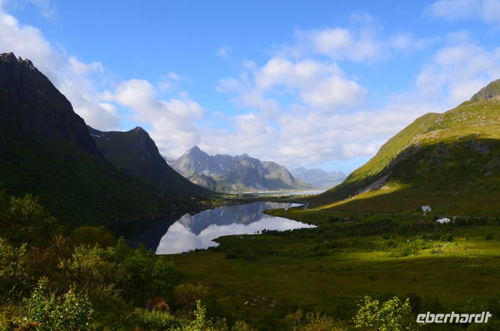 193 Lofoten, Blick nach Vareid und Flakstad