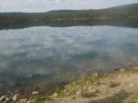 Spiegelung im See in Nordfinnland 