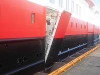 Das Hurtigruten-Schiff kommt in Svolvaer an