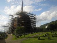 eingerüstete Stabkirche in Ringebu