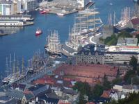 Blick auf die Großsegler im Voren von Bergen