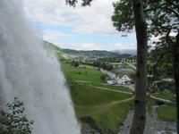 Am Steindalsfossen-Wasserfall