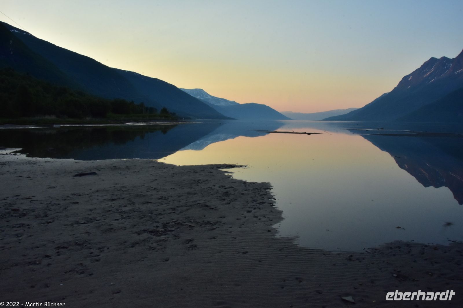 Auflaufende Flut (!) am Fjord - in wenigen Minuten ist alles überflutet