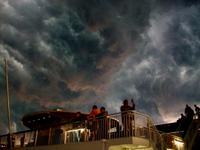 Ausfahrt von Kiel (ein Gewitter zieht auf)