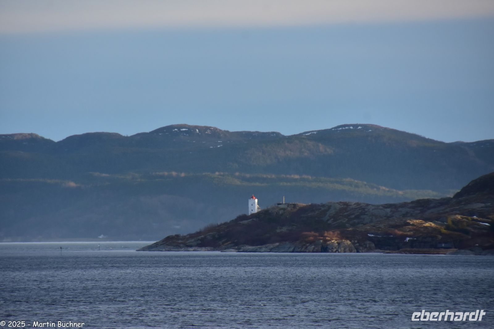 Das Agdenes fyr (Leuchtturm) markiert die Einfahrt in den Trondheimfjord