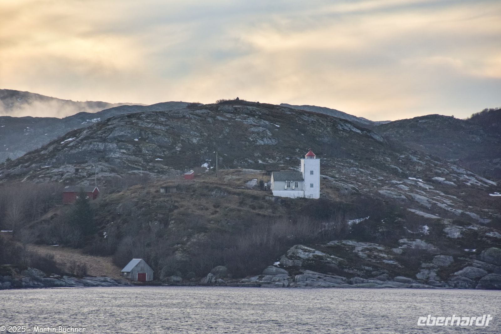Das Agdenes fyr (Leuchtturm) markiert die Einfahrt in den Trondheimfjord