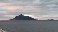 Der Hestmannen - Hestmannenfjell - der Reiter auf seinem Pferd auf der Insel Hestmona